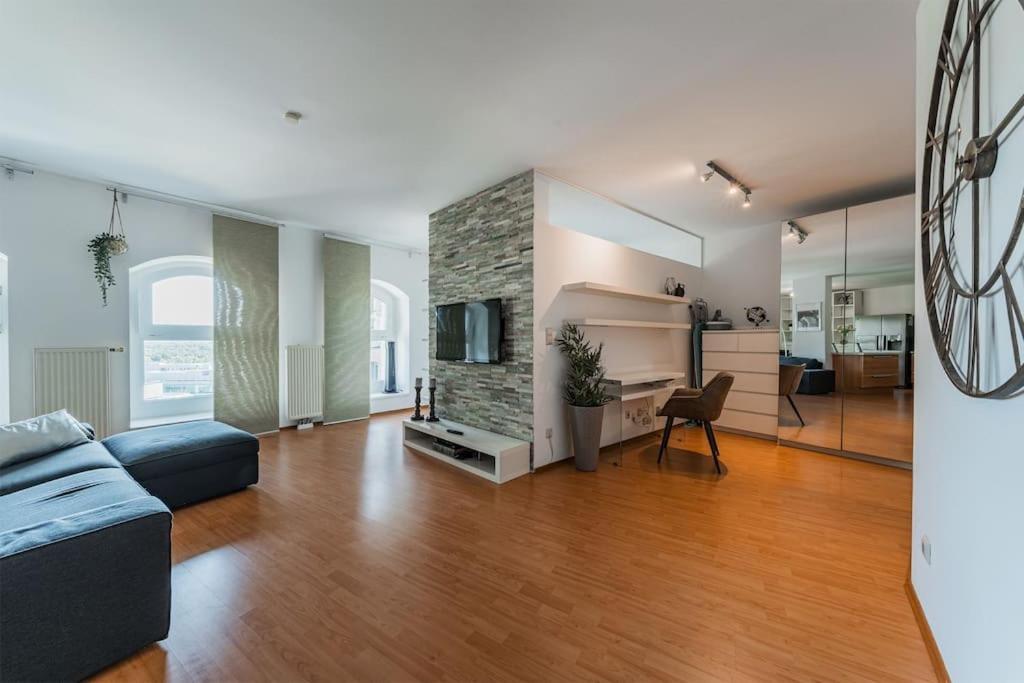 Spektakulaeres Apartment ✩ 7. Stock ✩ Kostenlose Parkgarage Wina Bagian luar foto